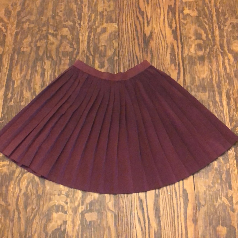 H&M maroon skirt